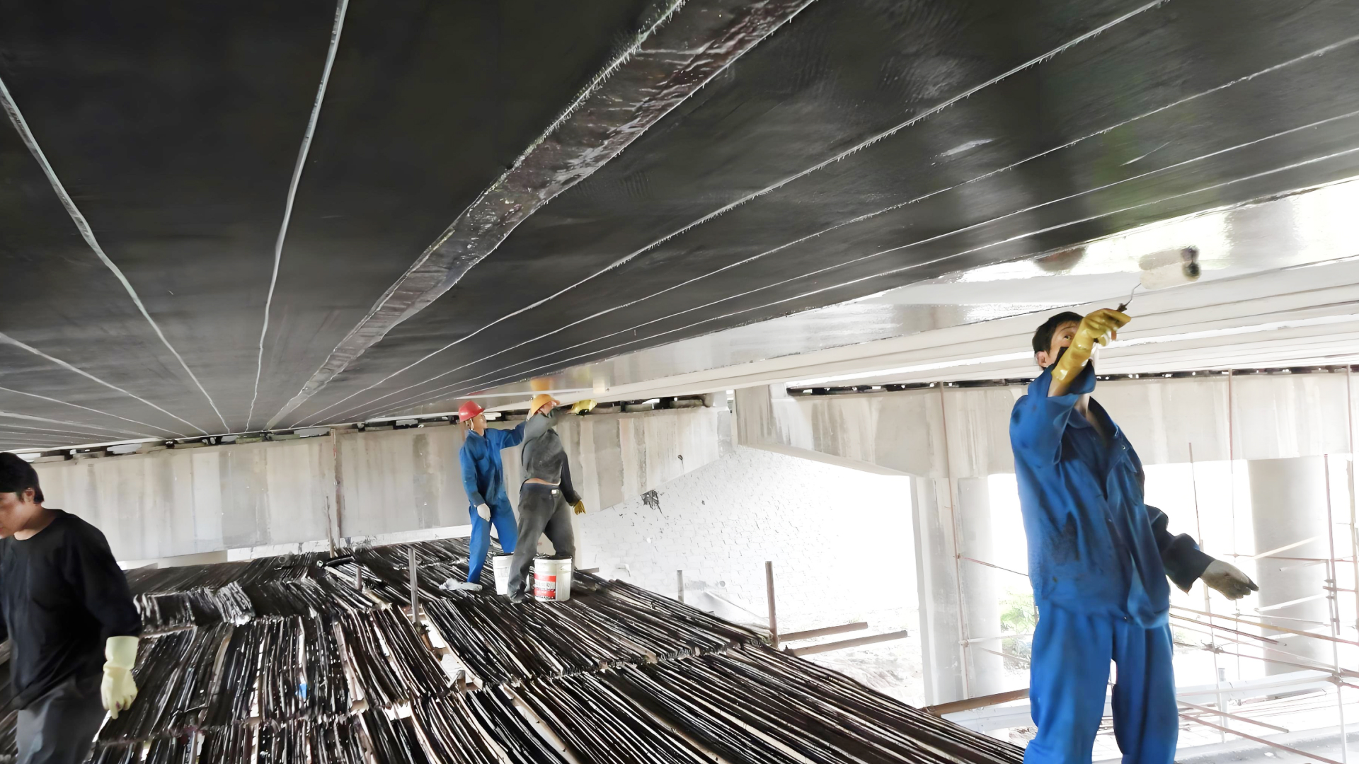 浙江橋梁碳板加固項(xiàng)目：七天速筑，穩(wěn)固未來(lái)！